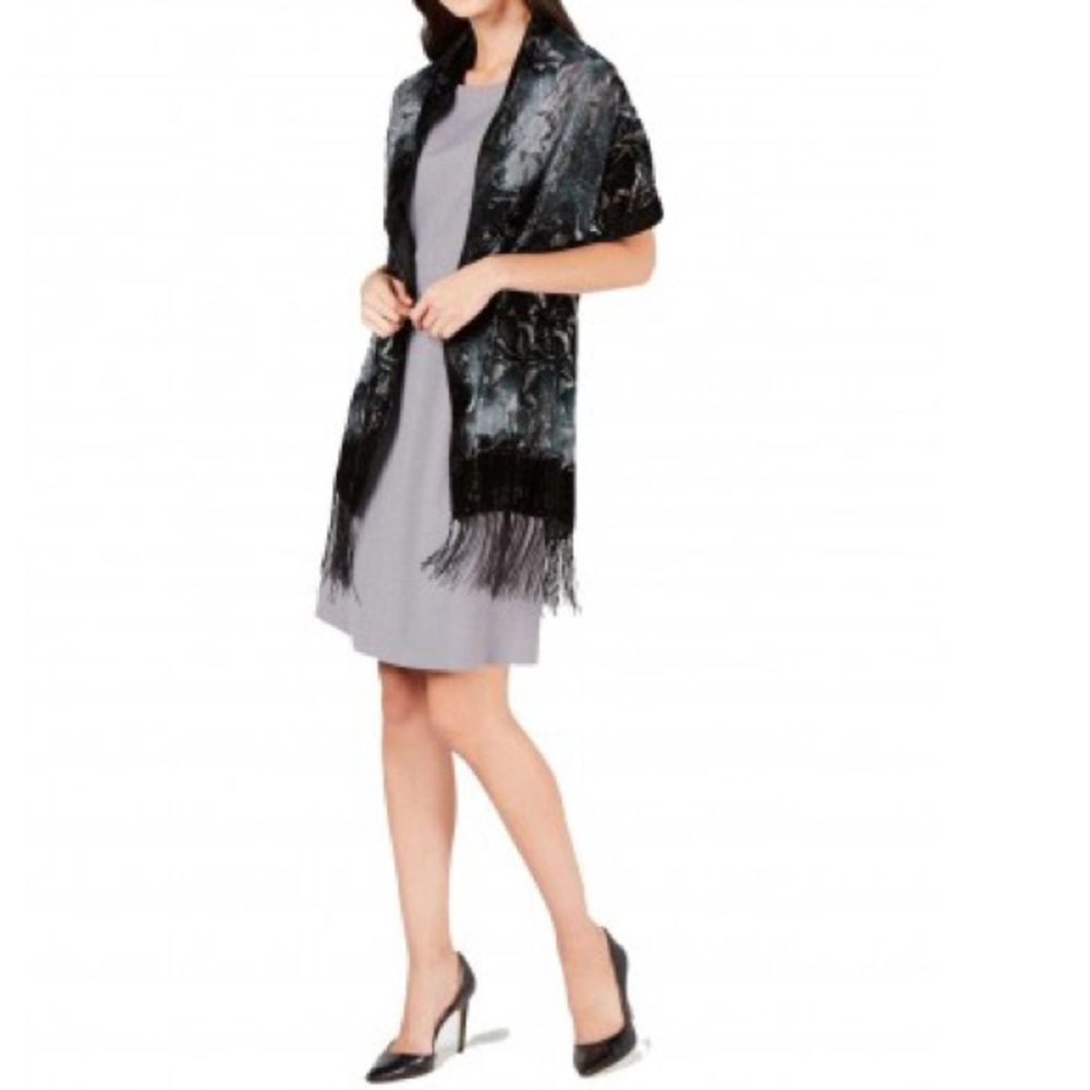 Inc International Concepts Ombré Floral Velvet Wrap Black One Size.